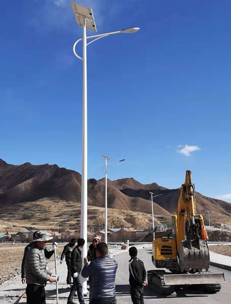 甘南碌曲10米新城镇太阳能路灯项目