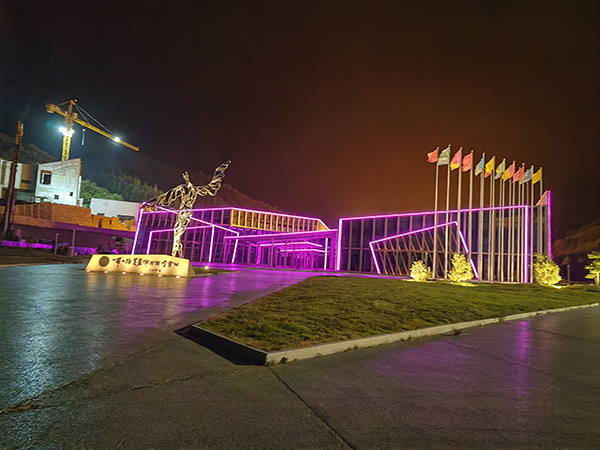 城市亮化是现代城市建设的重要组成部分，它不仅可以美化城市的夜景，还能提升城市的整体形象。随着科技的不断进步，城市亮化也得到了更多的关注和创新。本文将介绍一些关于城市亮化的创意和技术，帮助读者了解新城镇城市亮化的重要性以及如何进行新城镇城市亮化的规划和实施。