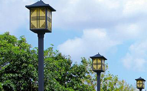 新城镇庭院灯安装间距与布灯设计全解析